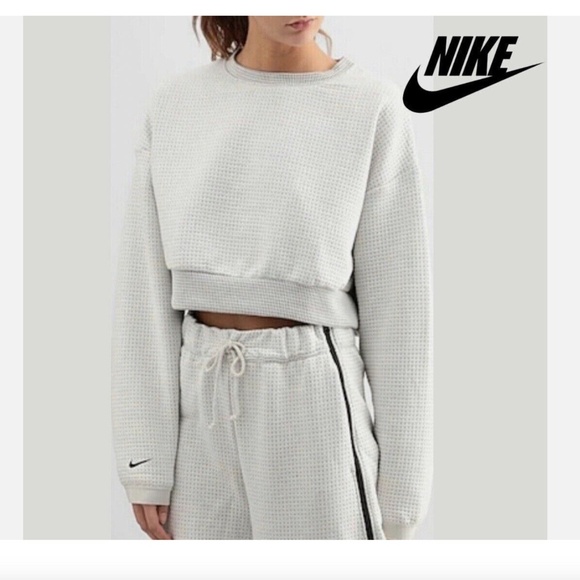 Nike Sportswear City Ready Women's Fleece Crew Cropped Sweatshirt Size M - Picture 1 of 11